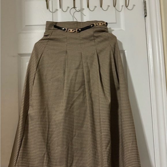 1shorts 1 skirts 1 midi dress and a pants condition as picture sale in total - Picture 4 of 8